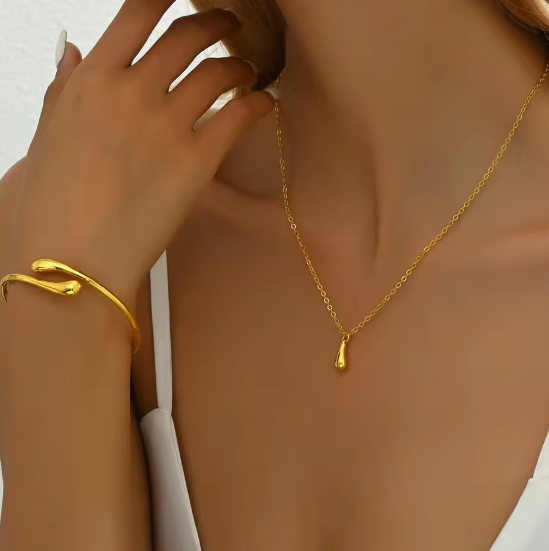 Lagrima Dorada - Conjunto de collar, pulsera, anillo y pendientes.
