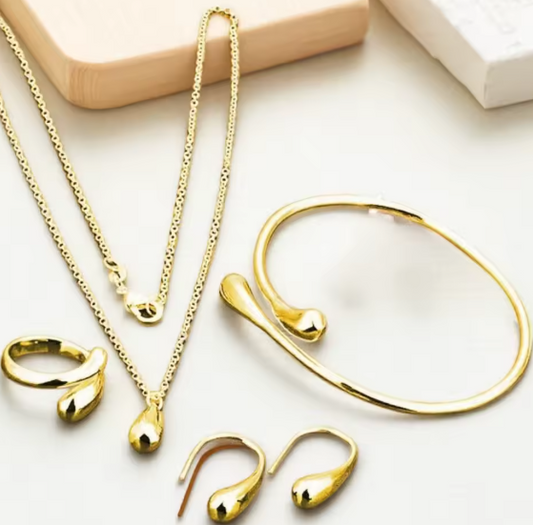 Lagrima Dorada - Conjunto de collar, pulsera, anillo y pendientes.